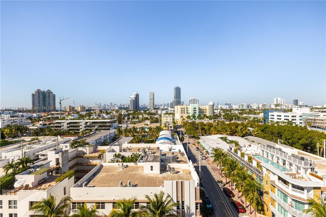 For Sale: $539,000 (1 beds, 1 baths, 648 Square Feet)