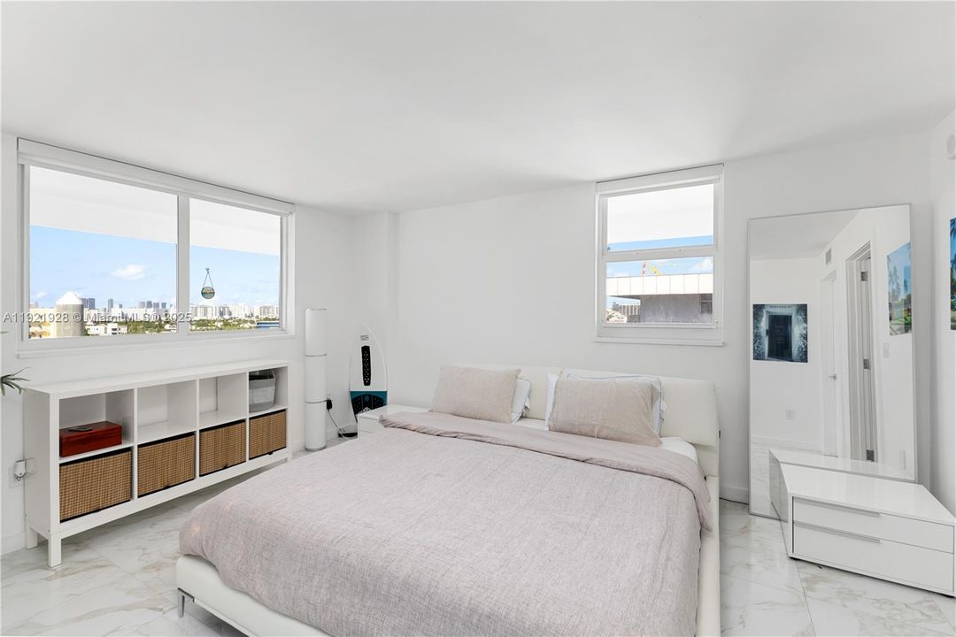 For Sale: $539,000 (1 beds, 1 baths, 648 Square Feet)