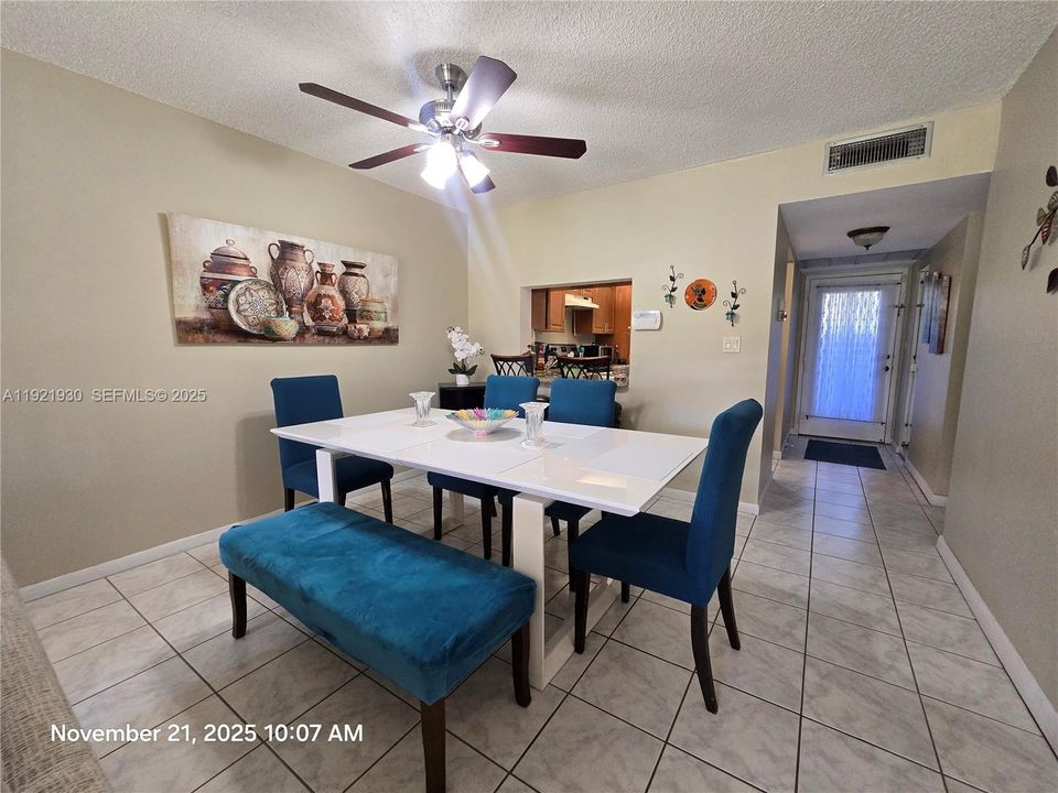 For Rent: $2,100 (2 beds, 2 baths, 970 Square Feet)