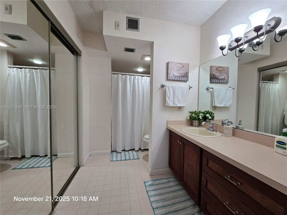 For Rent: $2,100 (2 beds, 2 baths, 970 Square Feet)