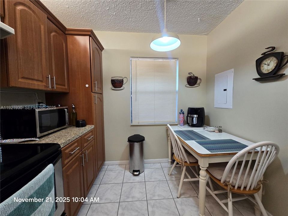 For Rent: $2,100 (2 beds, 2 baths, 970 Square Feet)