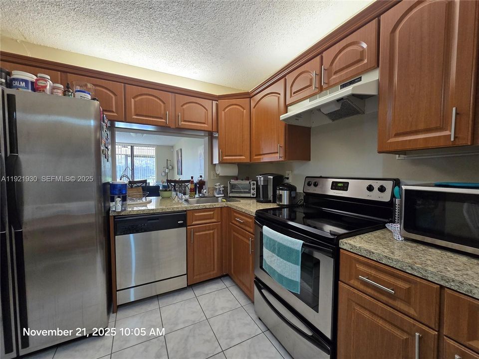 For Rent: $2,100 (2 beds, 2 baths, 970 Square Feet)
