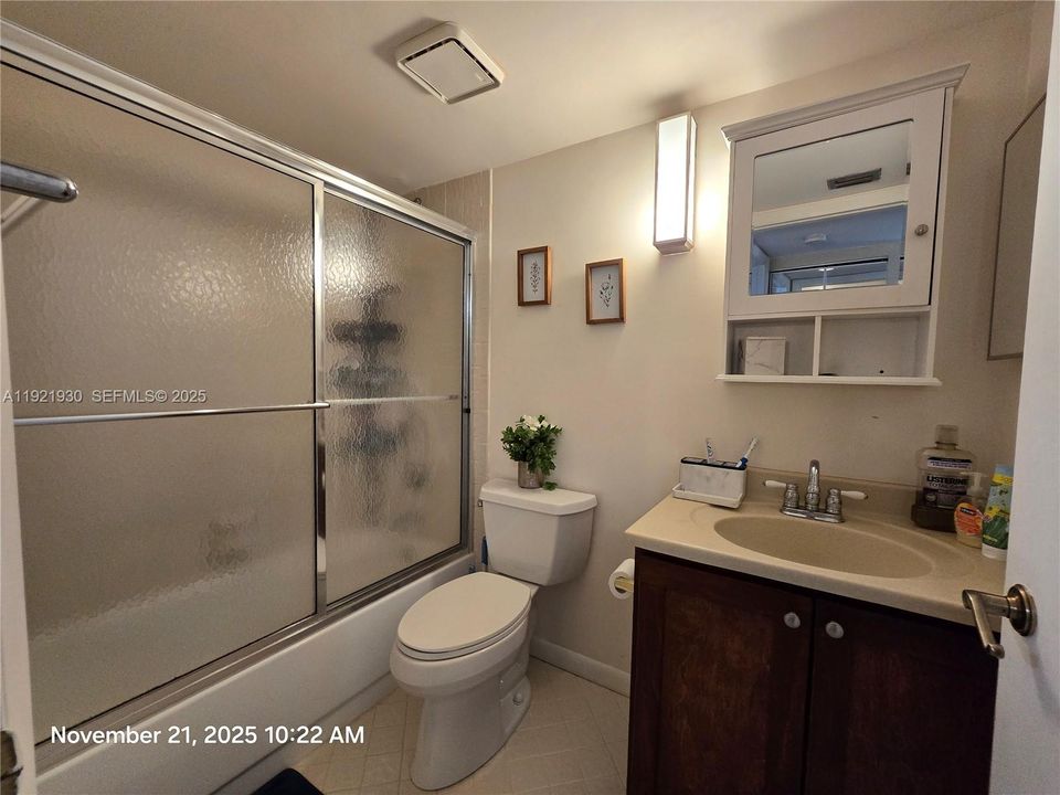 For Rent: $2,100 (2 beds, 2 baths, 970 Square Feet)