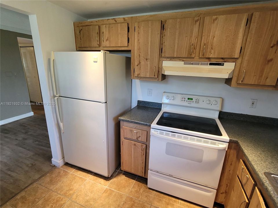 待售: $179,900 (2 贝兹, 2 浴室, 905 平方英尺)