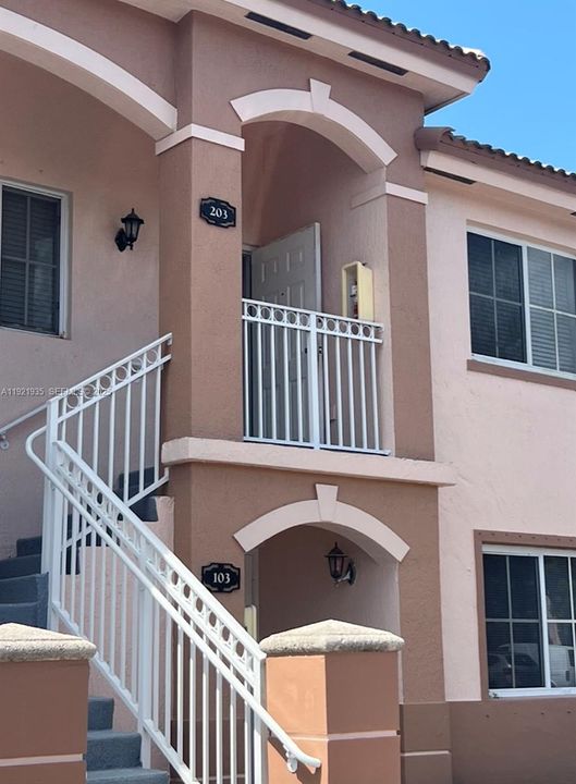 1250 SE 28 CT #203 upstairs