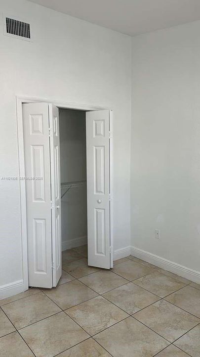 В аренду: $1,800 (2 спален, 2 ванн, 815 Квадратных фут)