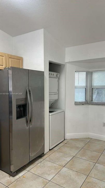 В аренду: $1,800 (2 спален, 2 ванн, 815 Квадратных фут)