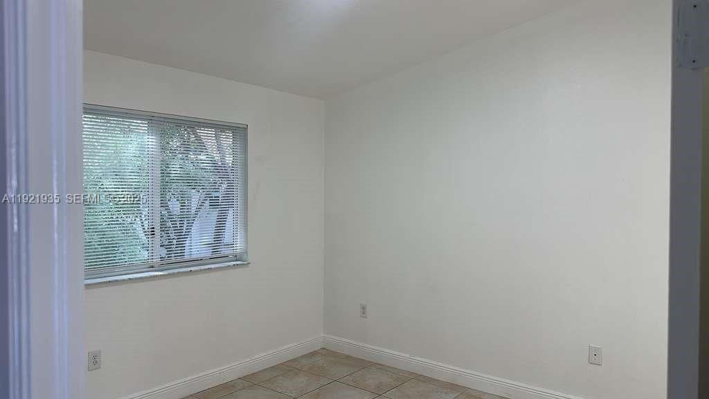 В аренду: $1,800 (2 спален, 2 ванн, 815 Квадратных фут)