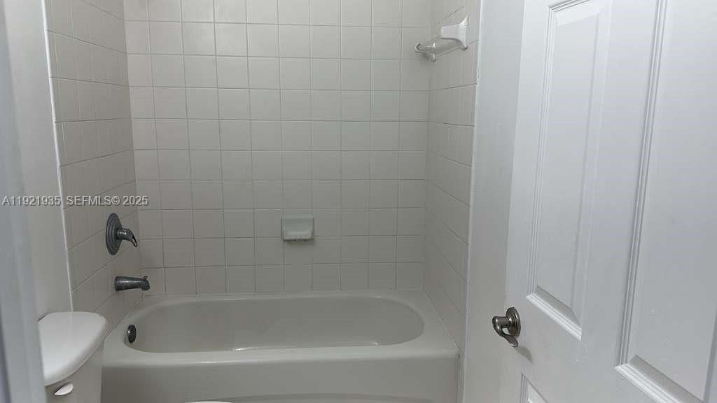 В аренду: $1,800 (2 спален, 2 ванн, 815 Квадратных фут)