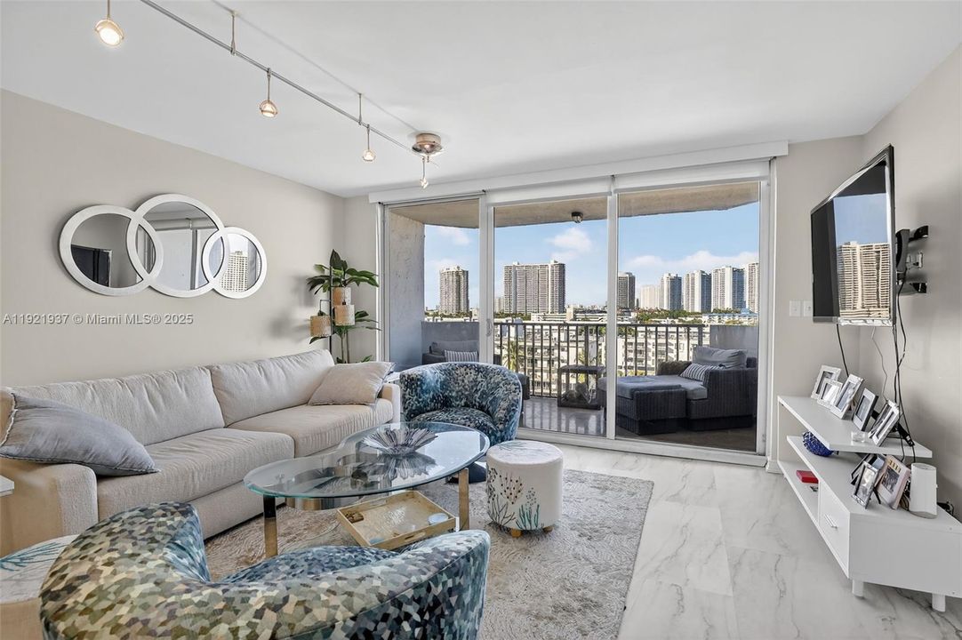 待售: $329,900 (2 贝兹, 1 浴室, 1110 平方英尺)