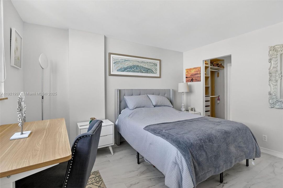 待售: $329,900 (2 贝兹, 1 浴室, 1110 平方英尺)