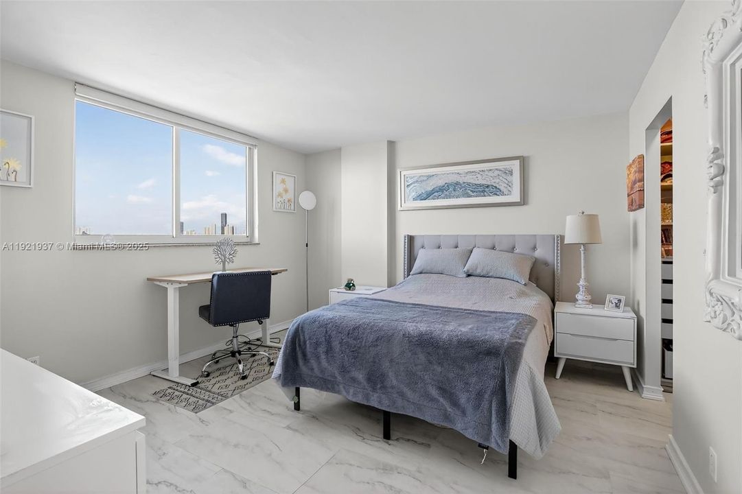 待售: $329,900 (2 贝兹, 1 浴室, 1110 平方英尺)