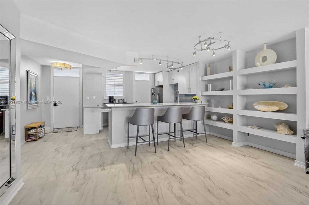 待售: $329,900 (2 贝兹, 1 浴室, 1110 平方英尺)