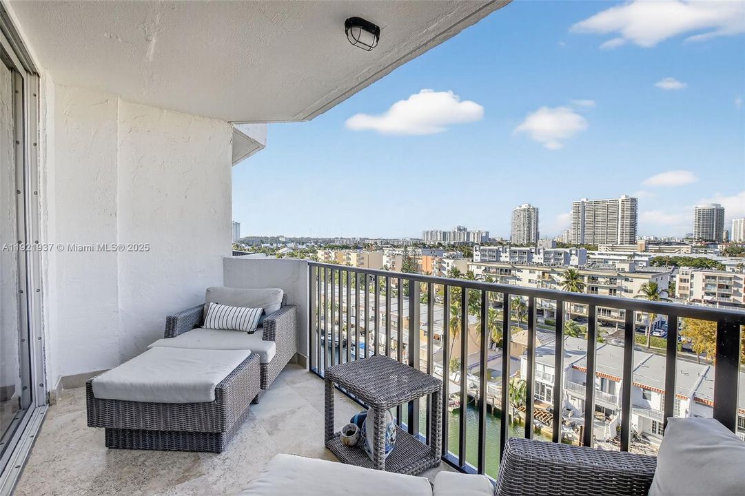 待售: $329,900 (2 贝兹, 1 浴室, 1110 平方英尺)