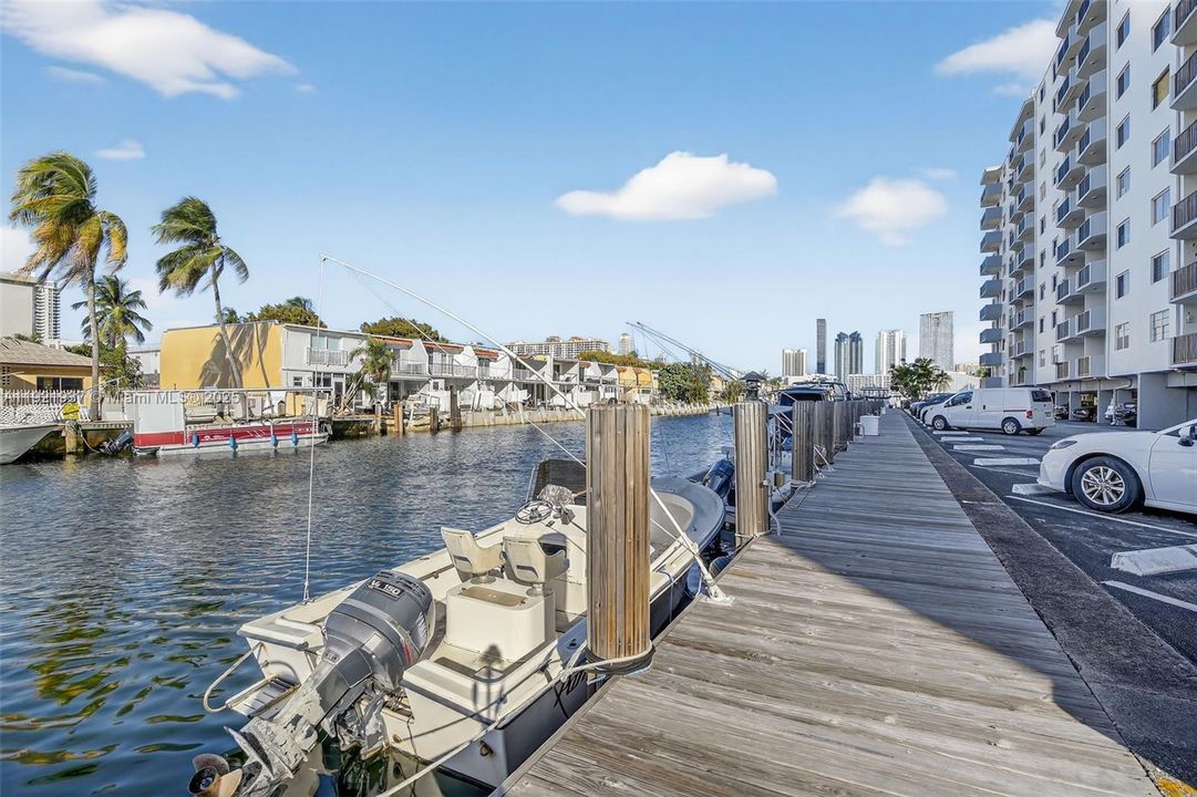 待售: $329,900 (2 贝兹, 1 浴室, 1110 平方英尺)