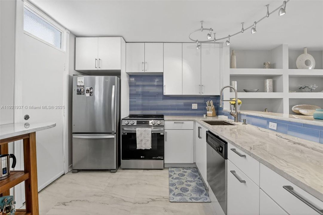 待售: $329,900 (2 贝兹, 1 浴室, 1110 平方英尺)