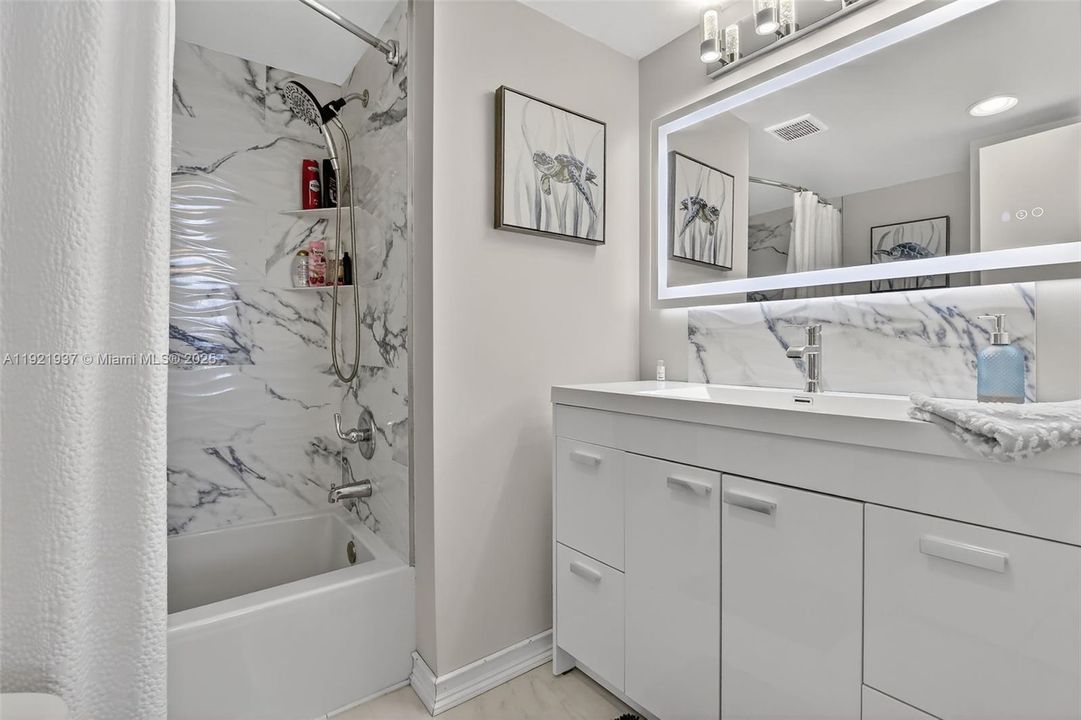 待售: $329,900 (2 贝兹, 1 浴室, 1110 平方英尺)