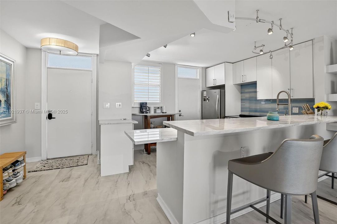 待售: $329,900 (2 贝兹, 1 浴室, 1110 平方英尺)