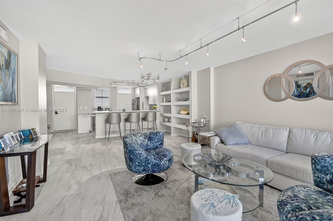 待售: $329,900 (2 贝兹, 1 浴室, 1110 平方英尺)