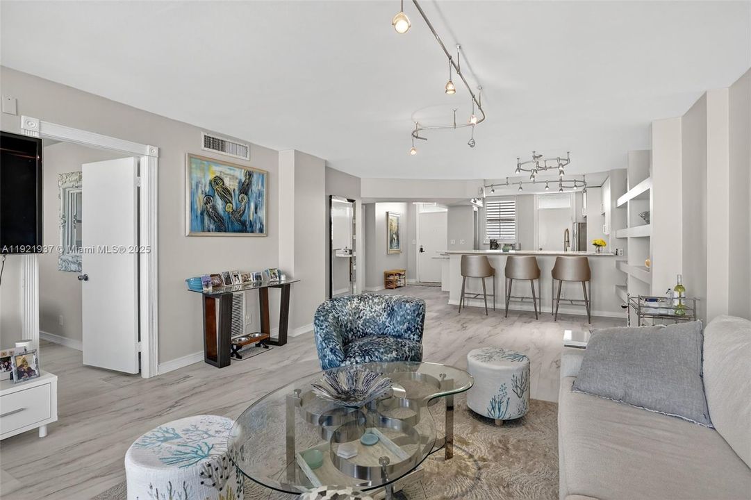 待售: $329,900 (2 贝兹, 1 浴室, 1110 平方英尺)