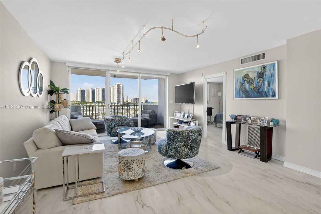 待售: $329,900 (2 贝兹, 1 浴室, 1110 平方英尺)