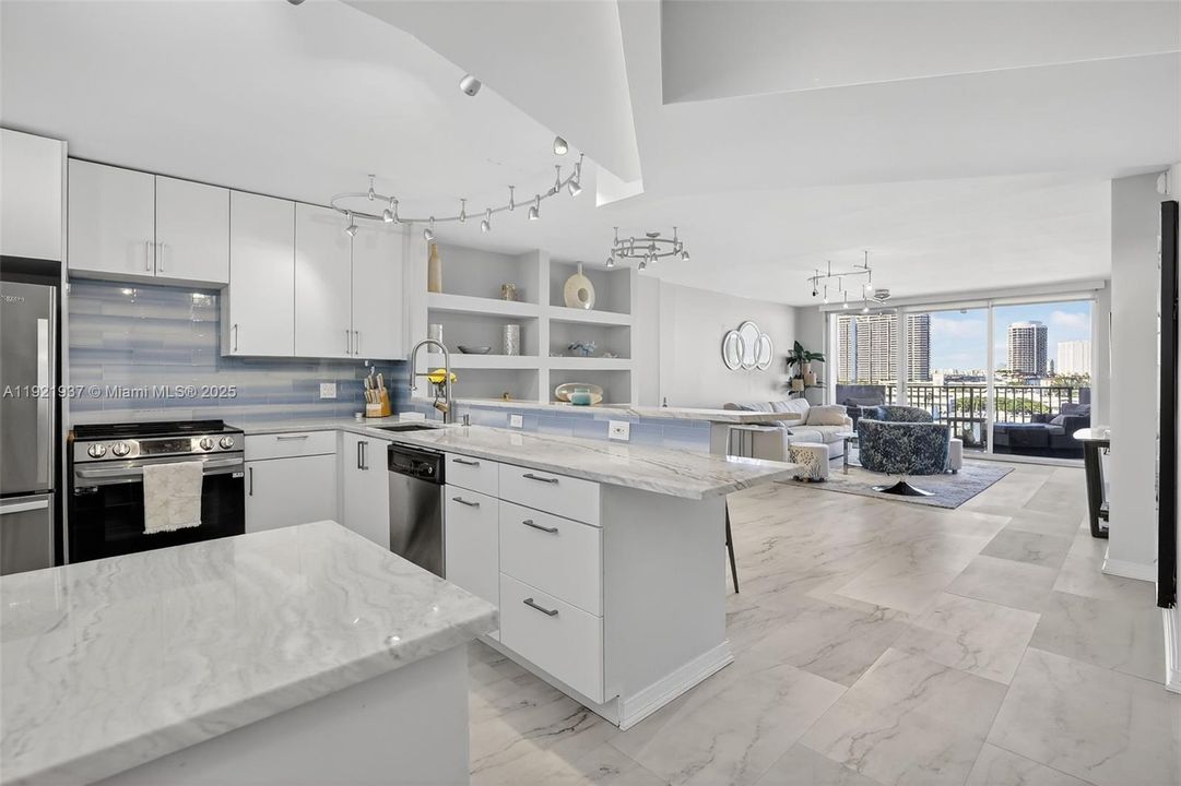 待售: $329,900 (2 贝兹, 1 浴室, 1110 平方英尺)