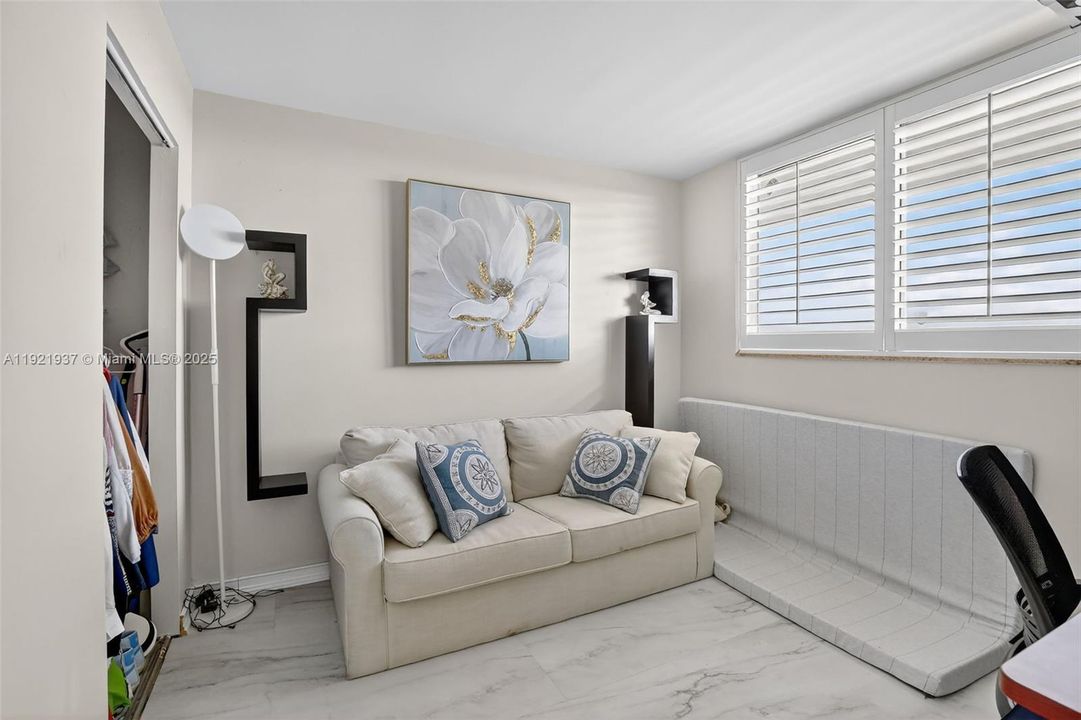 待售: $329,900 (2 贝兹, 1 浴室, 1110 平方英尺)