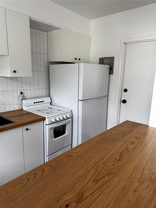 For Rent: $1,700 (1 beds, 1 baths, 672 Square Feet)