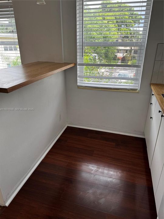 For Rent: $1,700 (1 beds, 1 baths, 672 Square Feet)
