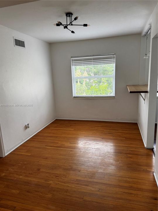 For Rent: $1,700 (1 beds, 1 baths, 672 Square Feet)