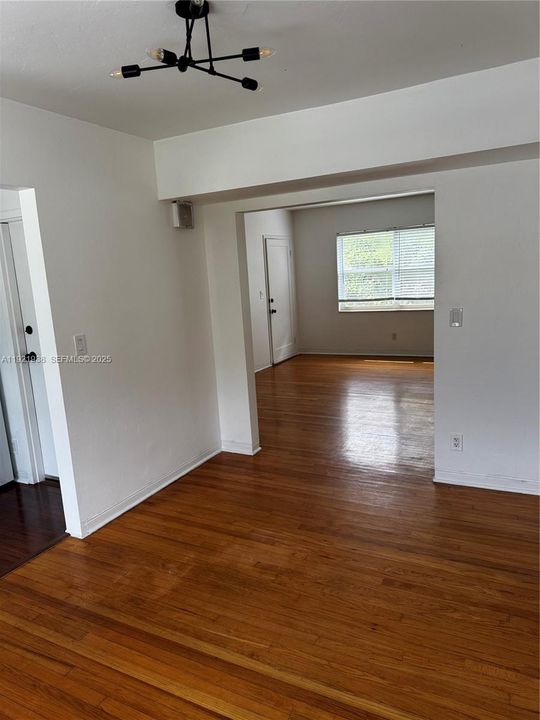 For Rent: $1,700 (1 beds, 1 baths, 672 Square Feet)