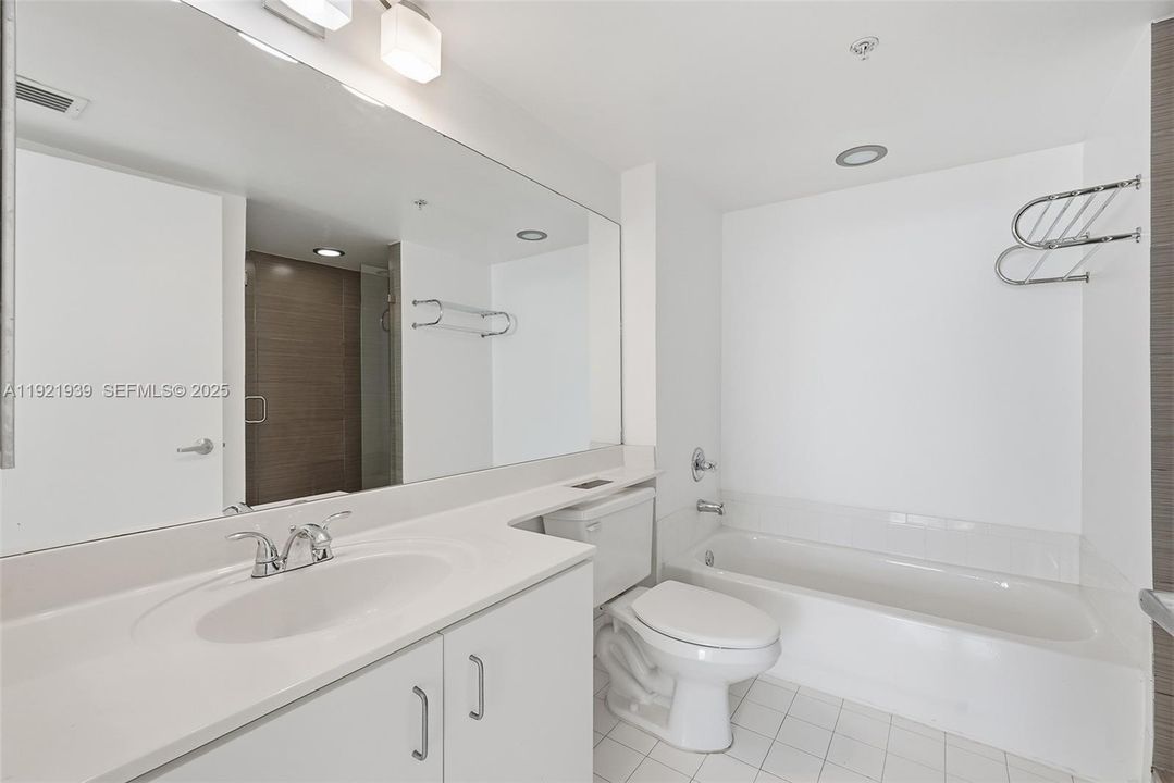 待售: $990,000 (2 贝兹, 2 浴室, 1078 平方英尺)