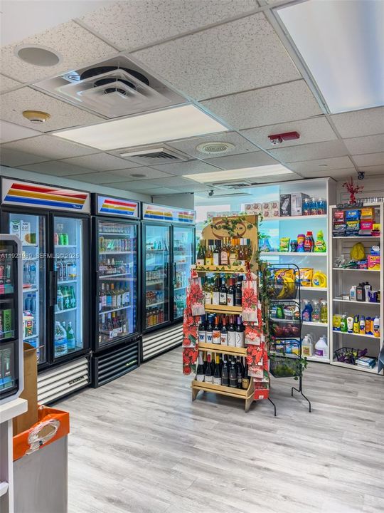 待售: $990,000 (2 贝兹, 2 浴室, 1078 平方英尺)