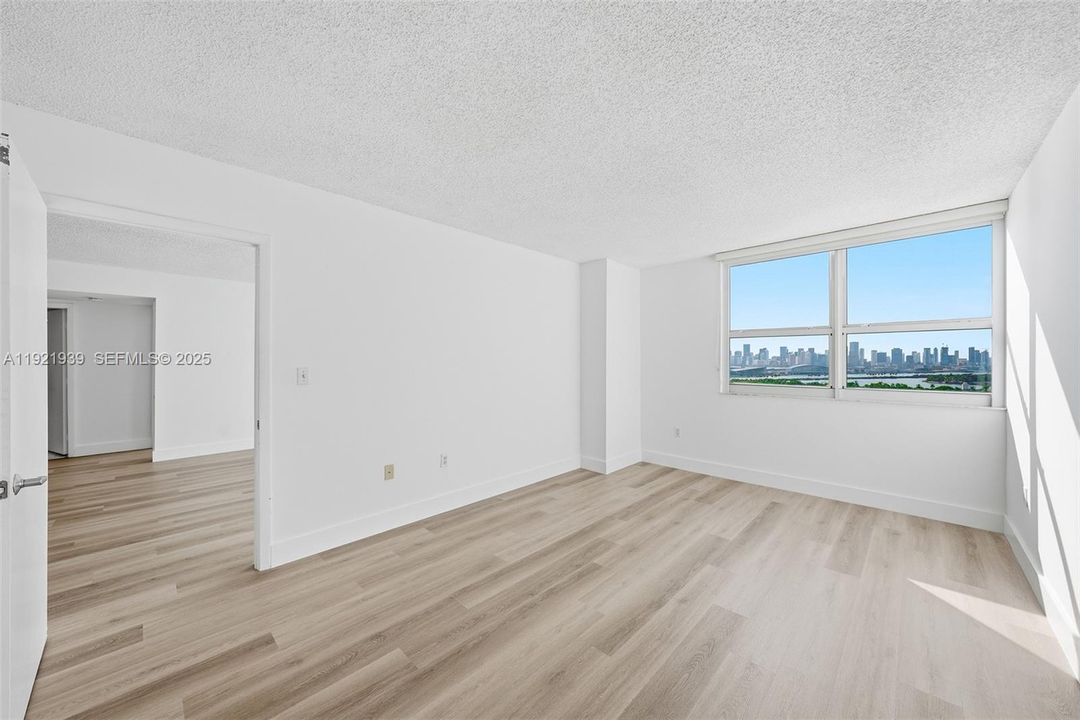 待售: $990,000 (2 贝兹, 2 浴室, 1078 平方英尺)