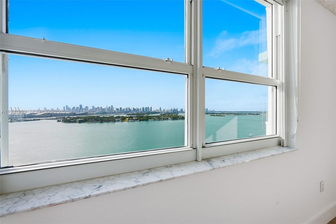 待售: $990,000 (2 贝兹, 2 浴室, 1078 平方英尺)