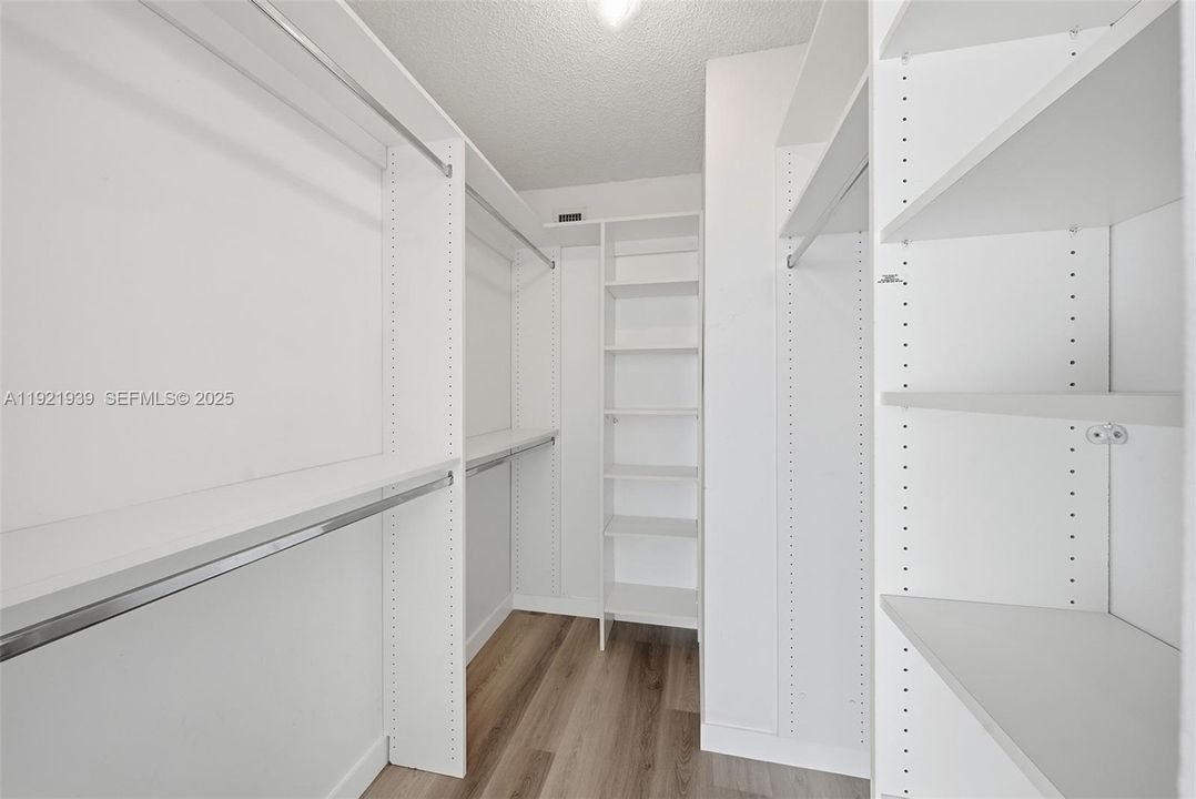 待售: $990,000 (2 贝兹, 2 浴室, 1078 平方英尺)