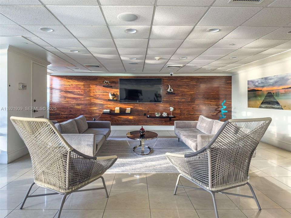 待售: $990,000 (2 贝兹, 2 浴室, 1078 平方英尺)