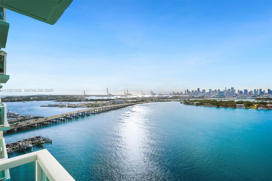 待售: $990,000 (2 贝兹, 2 浴室, 1078 平方英尺)