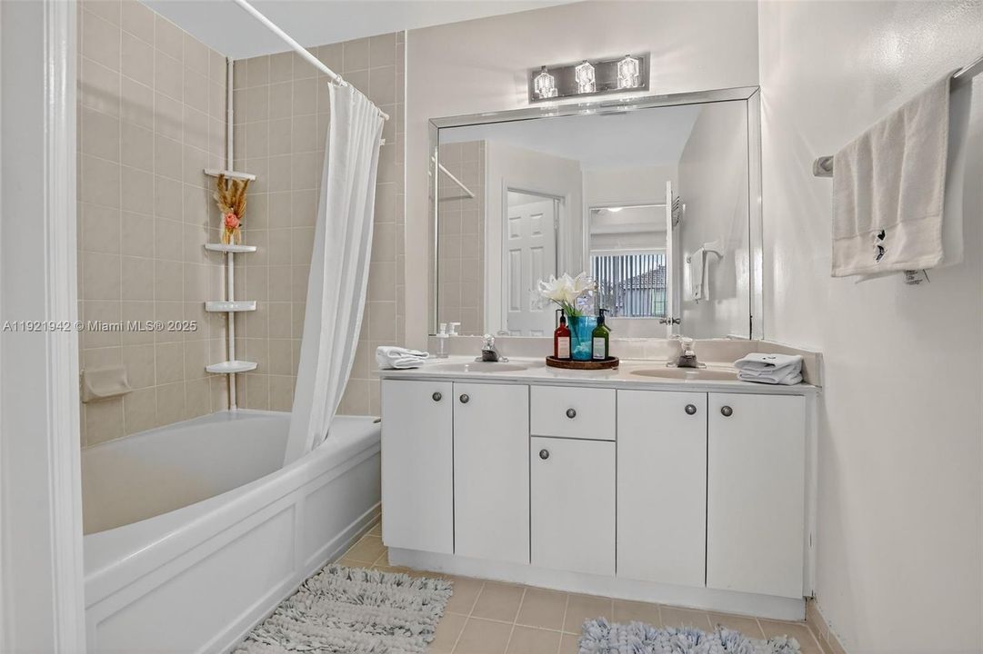 For Rent: $3,500 (4 beds, 2 baths, 1946 Square Feet)