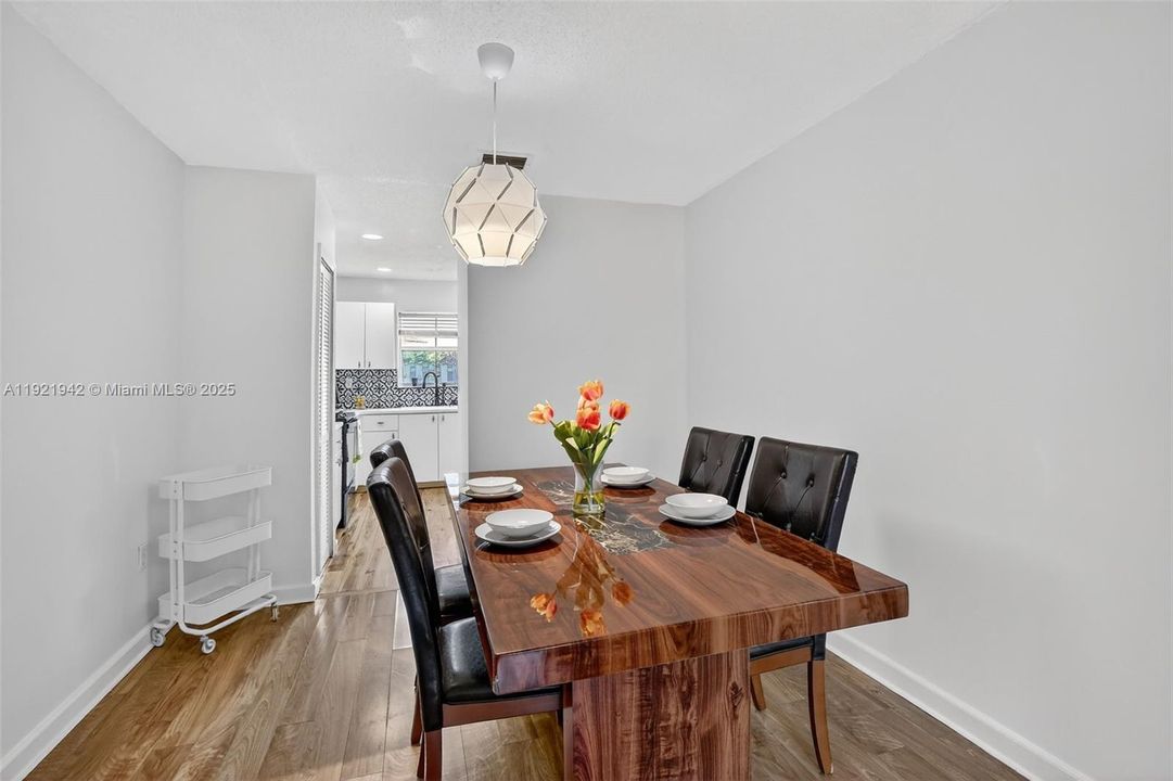 For Rent: $3,500 (4 beds, 2 baths, 1946 Square Feet)