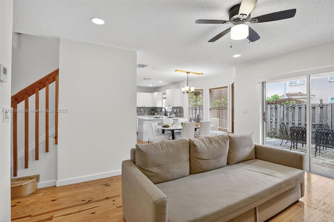 For Rent: $3,500 (4 beds, 2 baths, 1946 Square Feet)