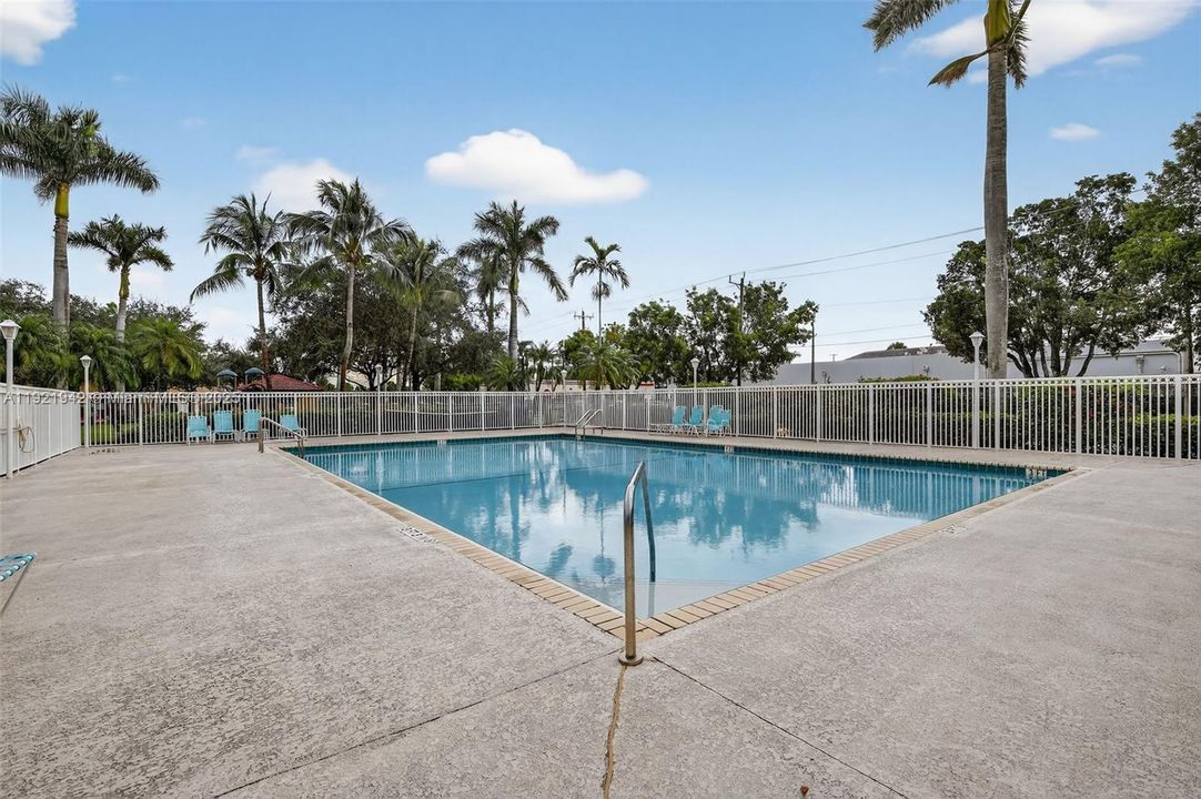 For Rent: $3,500 (4 beds, 2 baths, 1946 Square Feet)