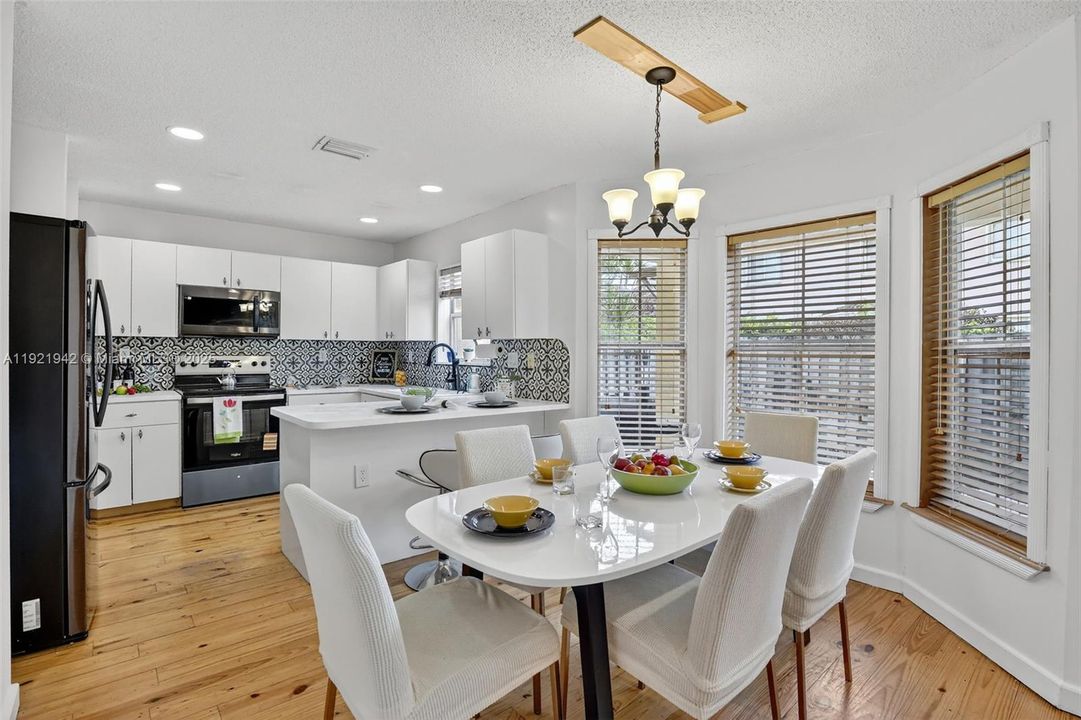 For Rent: $3,500 (4 beds, 2 baths, 1946 Square Feet)