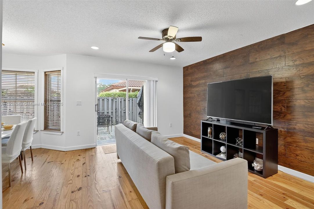 For Rent: $3,500 (4 beds, 2 baths, 1946 Square Feet)