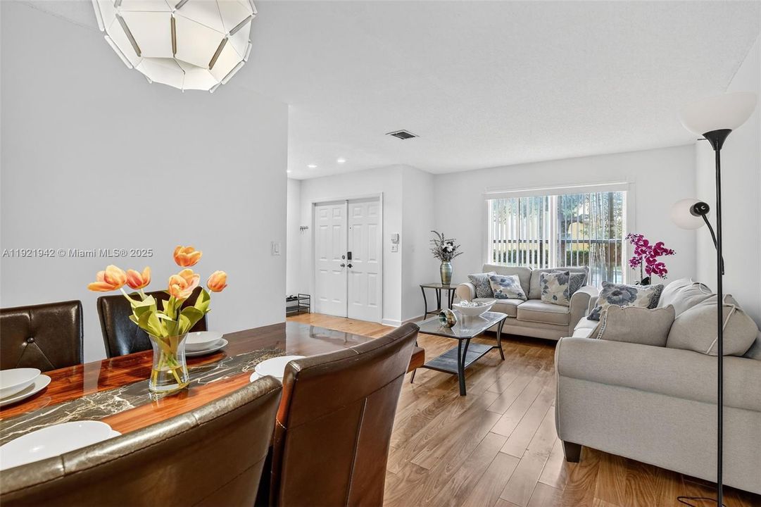 For Rent: $3,500 (4 beds, 2 baths, 1946 Square Feet)