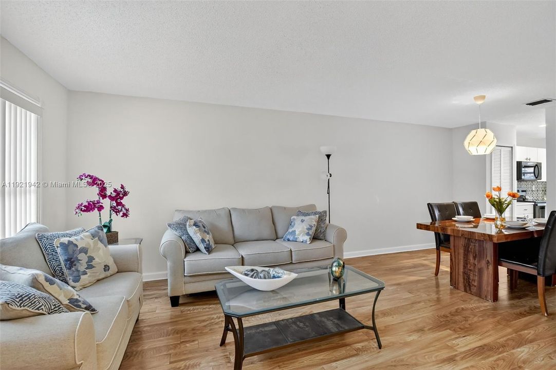 For Rent: $3,500 (4 beds, 2 baths, 1946 Square Feet)