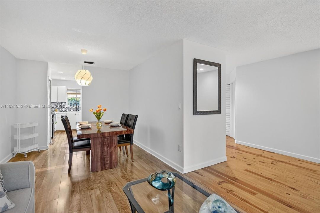 For Rent: $3,500 (4 beds, 2 baths, 1946 Square Feet)