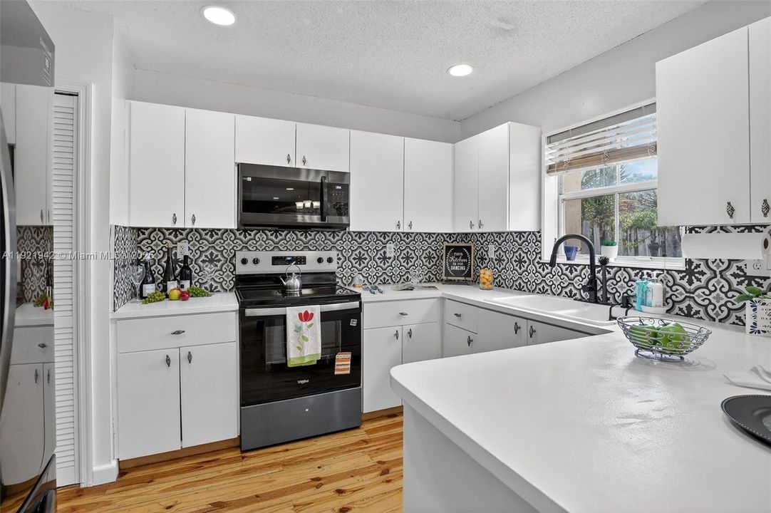 For Rent: $3,500 (4 beds, 2 baths, 1946 Square Feet)