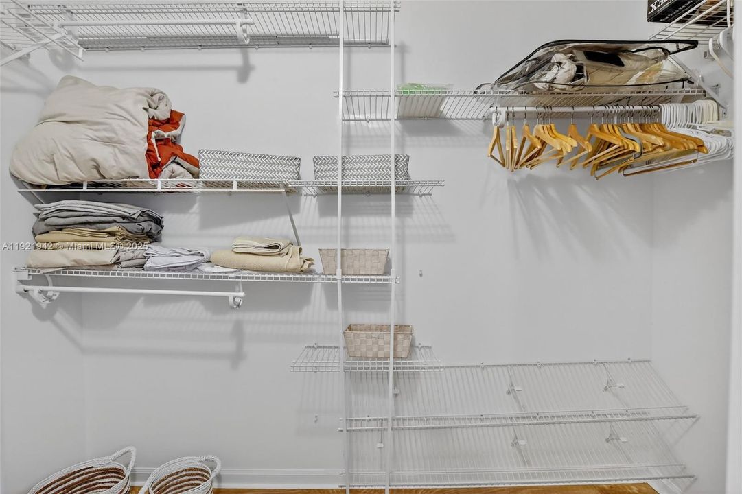 For Rent: $3,500 (4 beds, 2 baths, 1946 Square Feet)