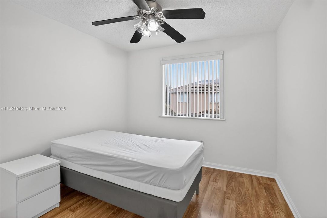 For Rent: $3,500 (4 beds, 2 baths, 1946 Square Feet)